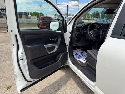 2022 Nissan Titan SV