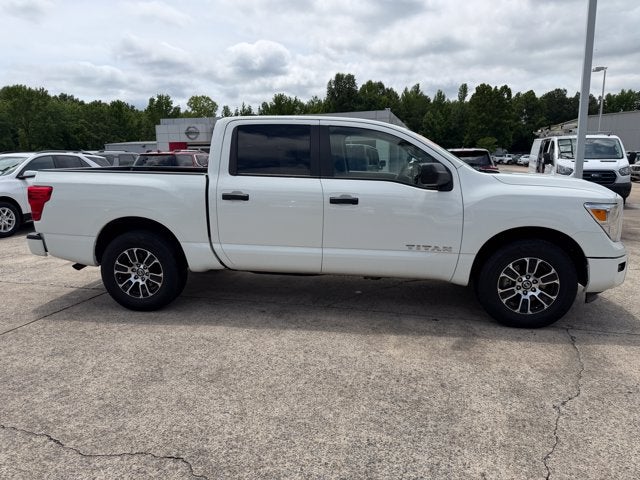 2022 Nissan Titan SV