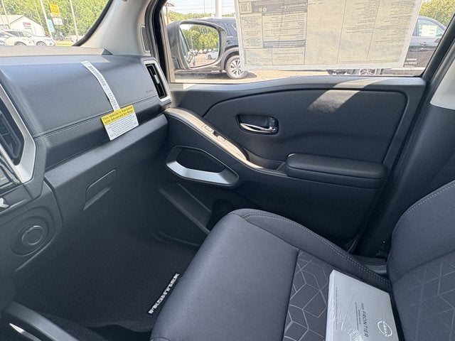 2025 Nissan Frontier SV