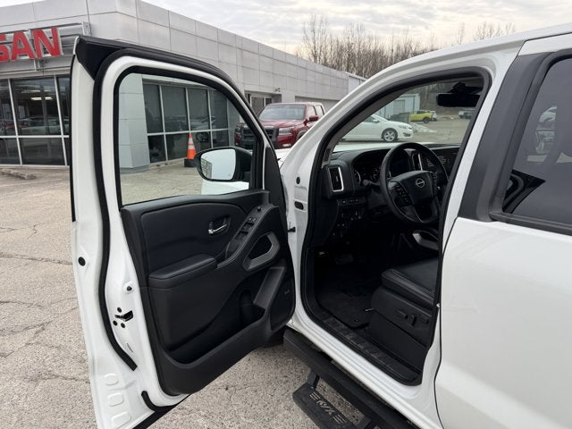 2025 Nissan Frontier SL