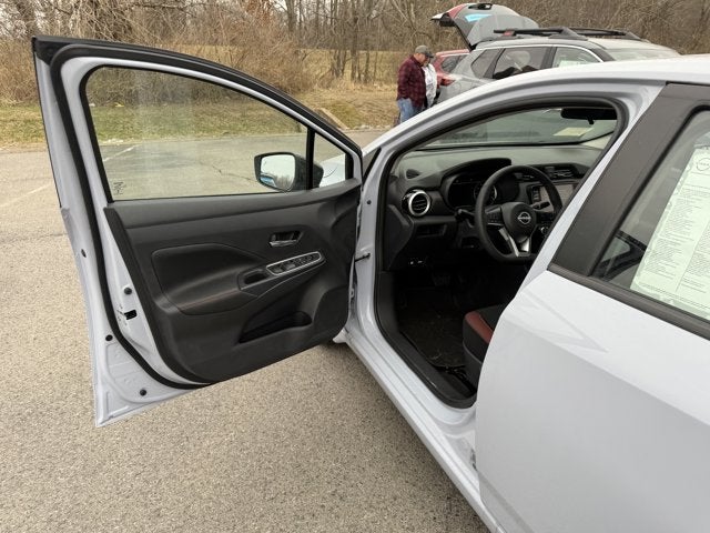 2025 Nissan Versa SR