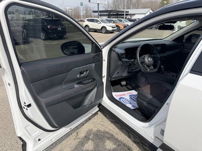 2025 Nissan Kicks SR