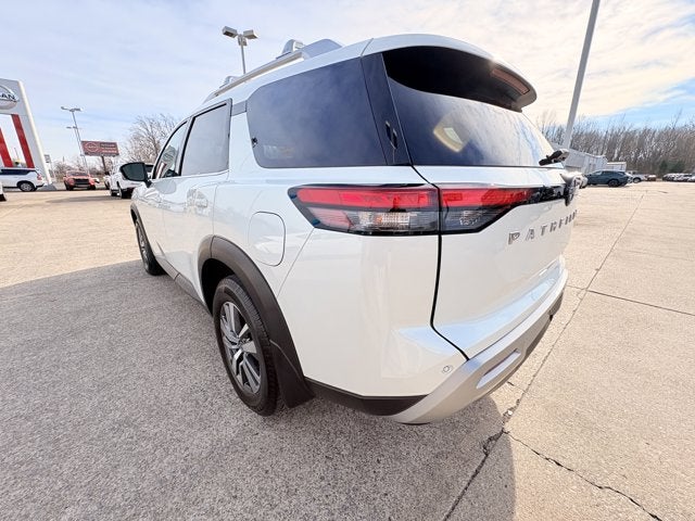 2024 Nissan Pathfinder SL