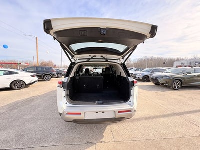 2024 Nissan Pathfinder SL