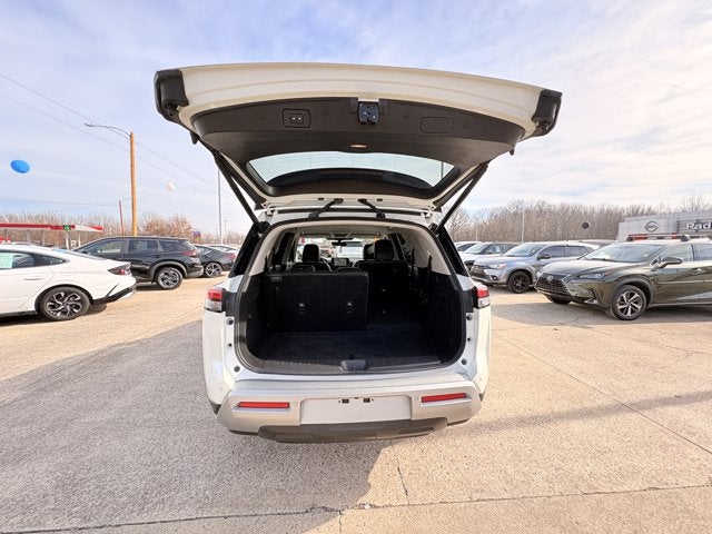 2024 Nissan Pathfinder SL