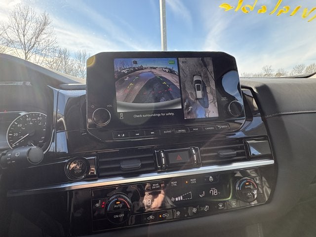 2025 Nissan Pathfinder SL