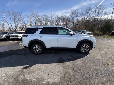 2025 Nissan Pathfinder SL