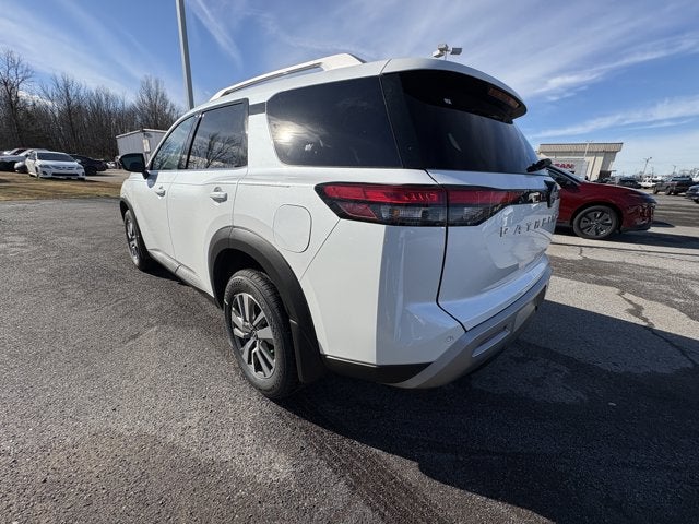 2025 Nissan Pathfinder SL