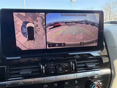 2026 Nissan Pathfinder SL