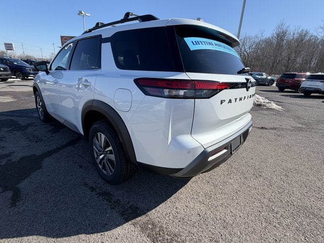 2026 Nissan Pathfinder SL