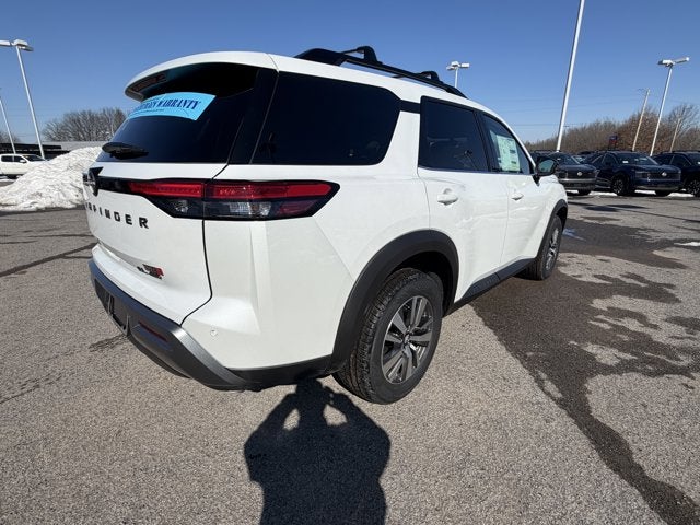 2026 Nissan Pathfinder SL